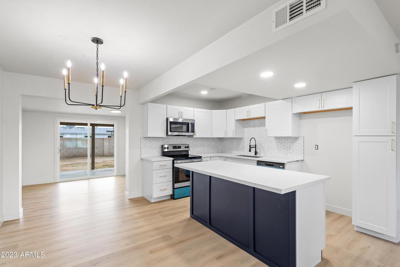 4221 W Morten Ave., Phoenix, AZ 85051