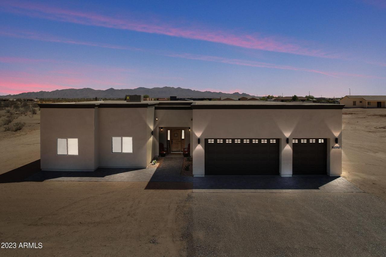 25025 W Chaparosa Way, Wittmann, AZ 85361