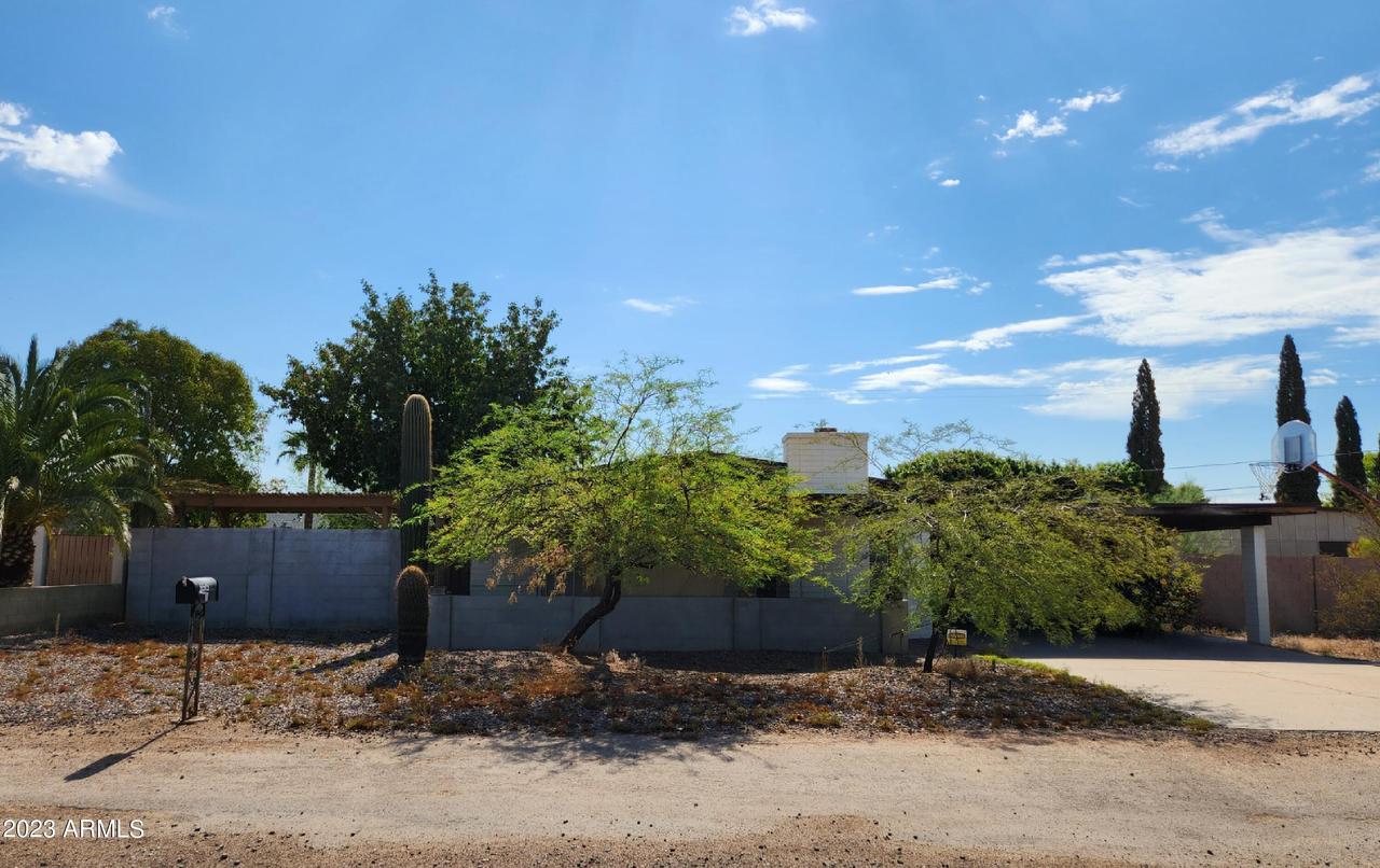 6515 E Holiday Dr., Mesa, AZ 85215