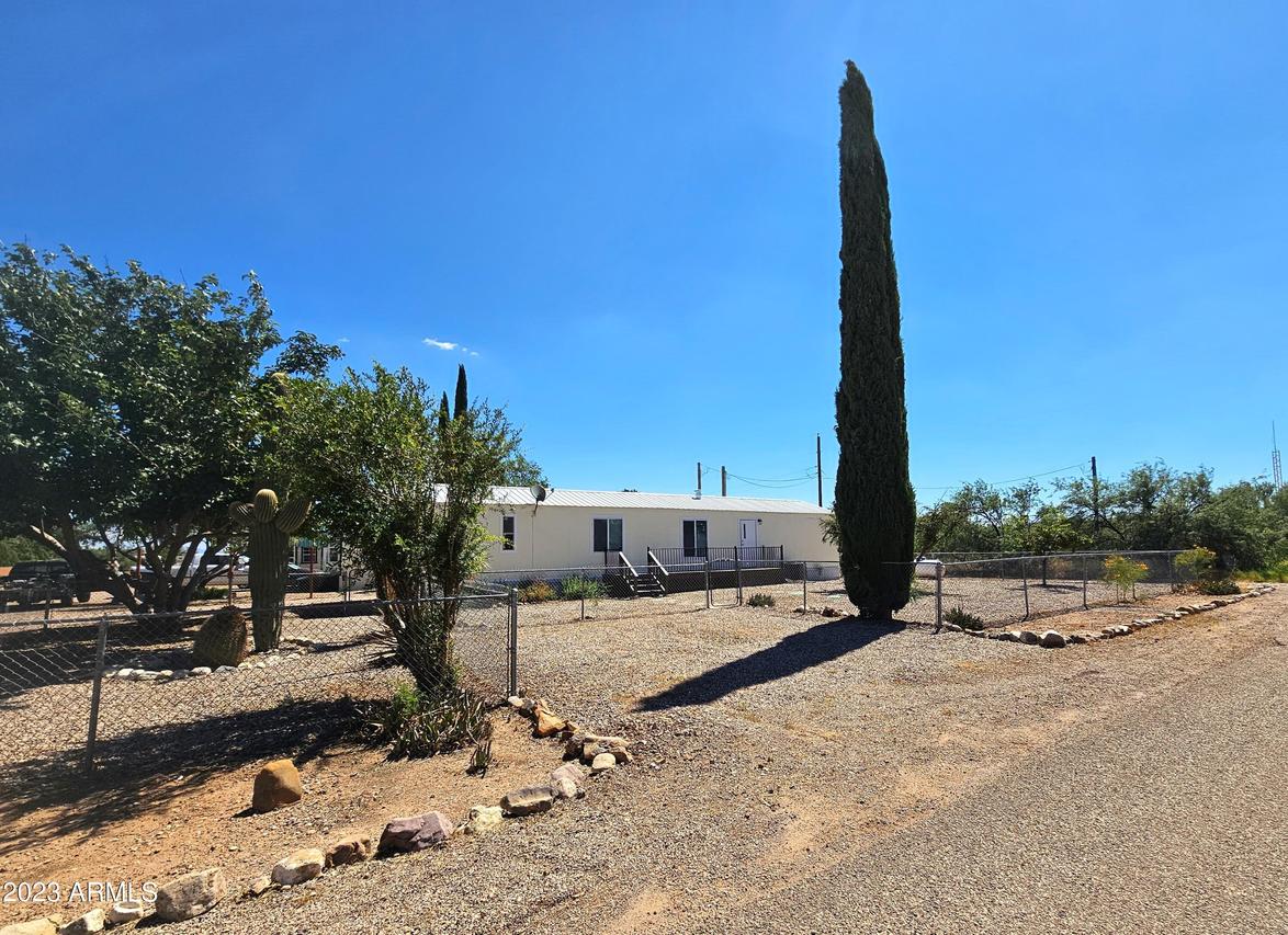 90 E Via Papaya, Huachuca City, AZ 85616