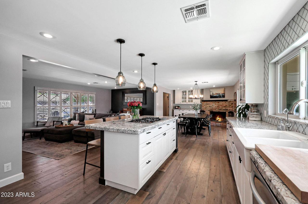 1017 W Glenn Dr., Phoenix, AZ 85021