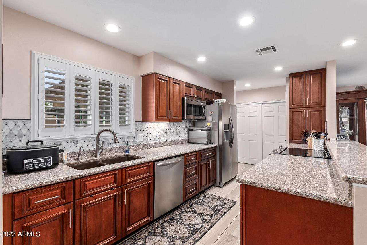 13337 W Copperstone Dr., Sun City West, AZ 85375