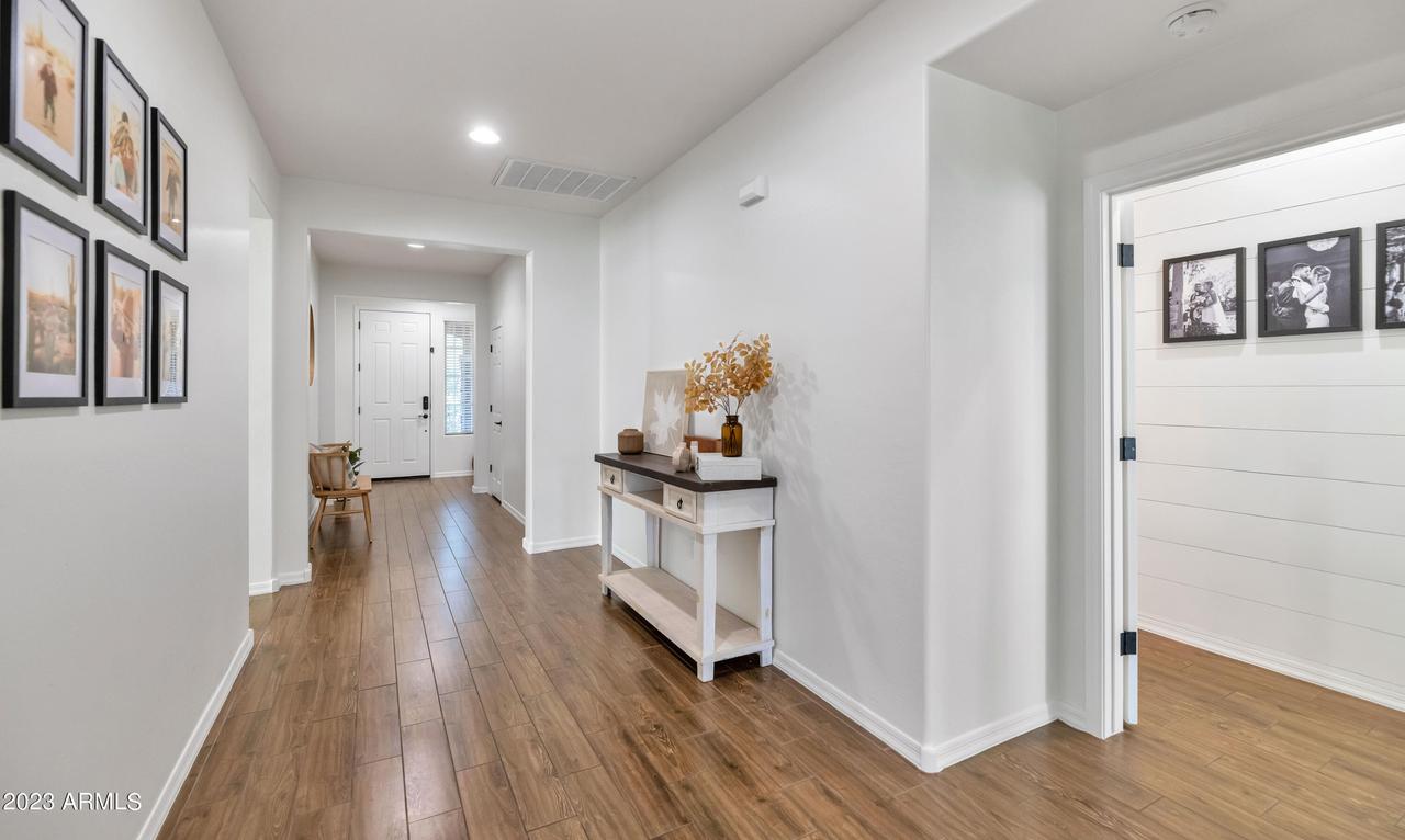 1533 E Cielo Azul Way, San Tan Valley, AZ 85140