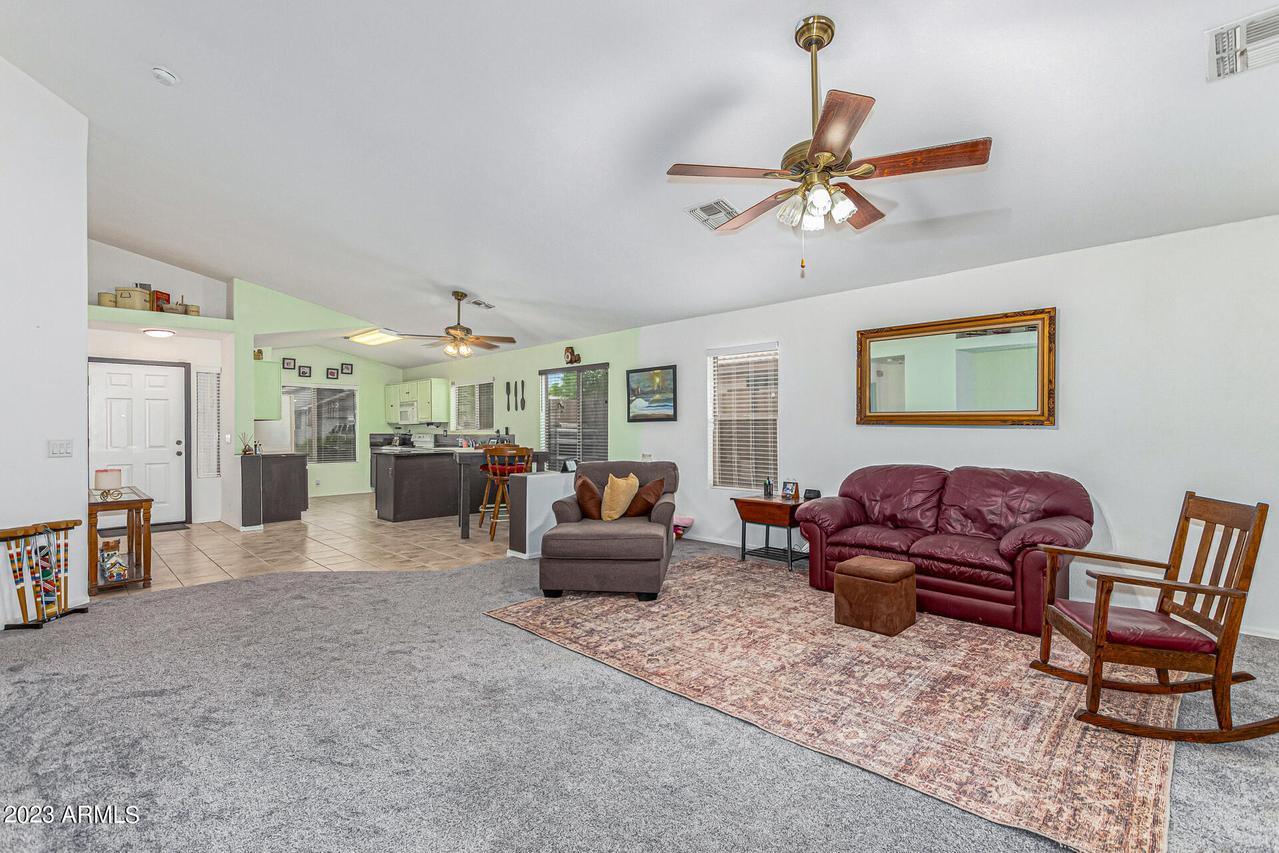 10017 N 94th Ln., Peoria, AZ 85345