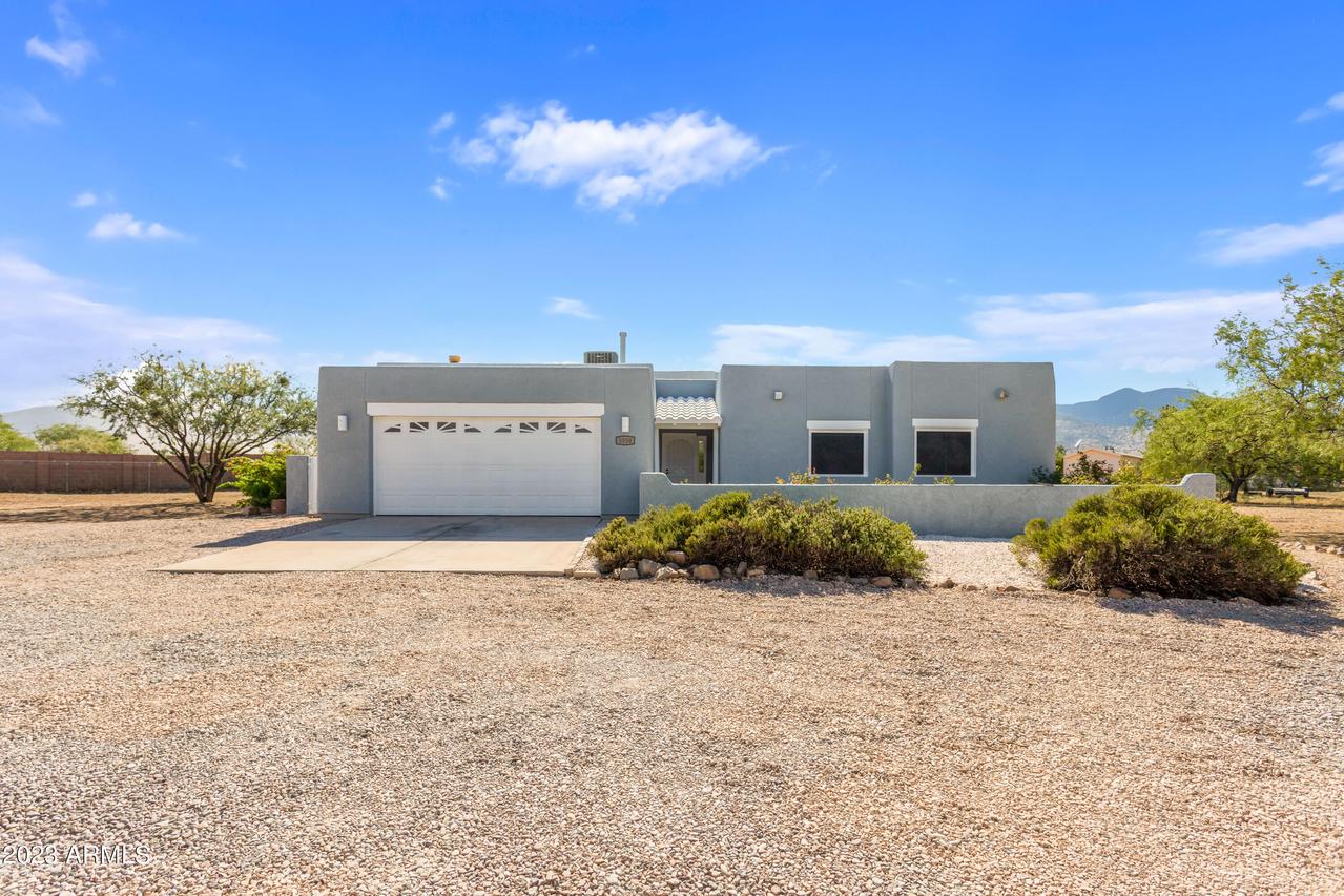 5550 E Calle De La Fresa, Hereford, AZ 85615