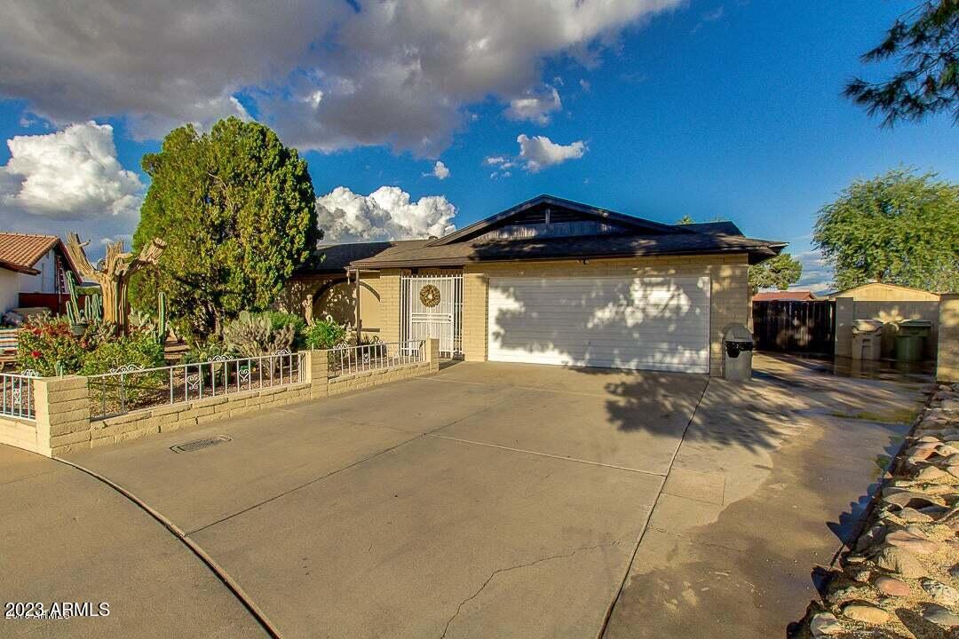 8219 N 51st Dr., Glendale, AZ 85302