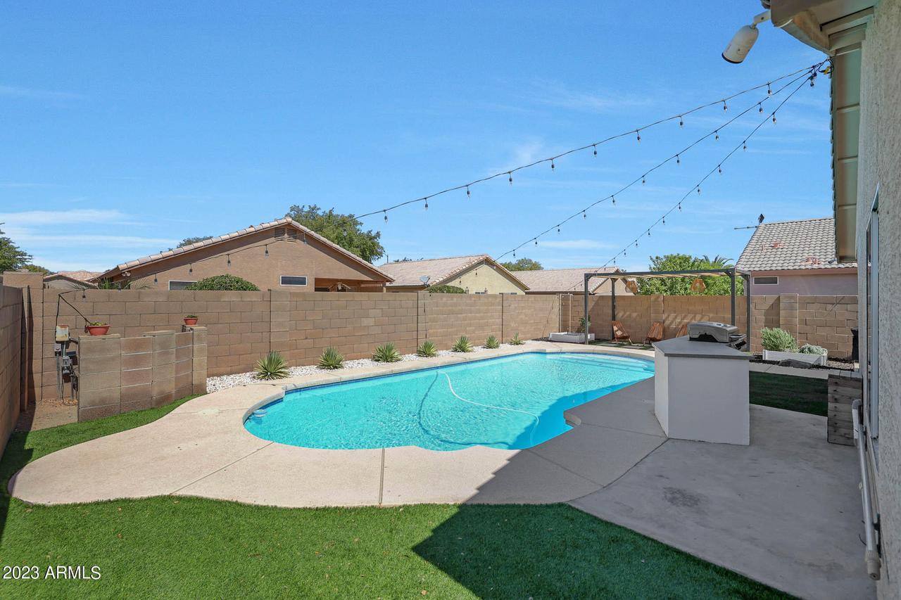 13558 W Saguaro Ln., Surprise, AZ 85374