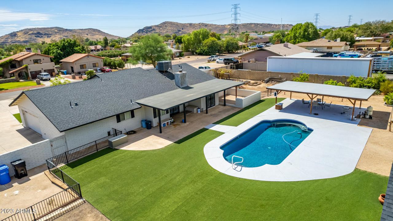 5102 W Whispering Wind Dr., Glendale, AZ 85310