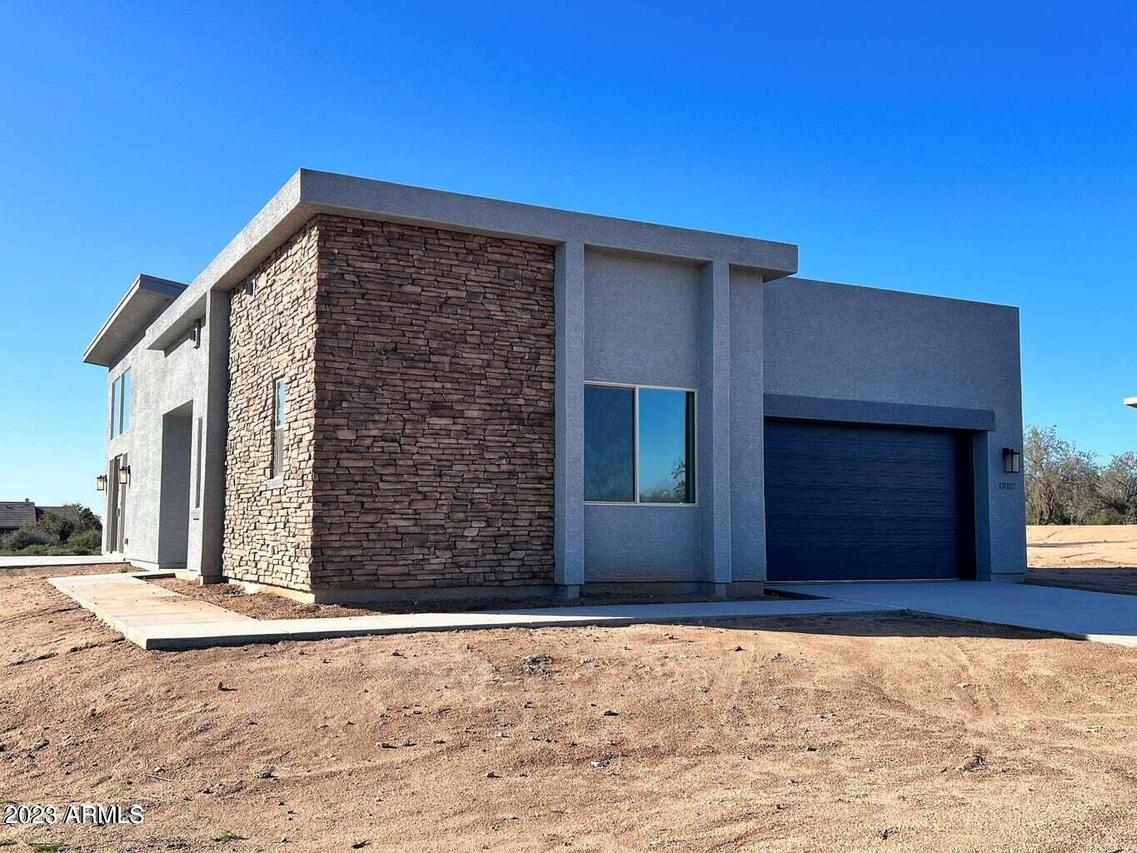 187 E Santa Cruz Dr., Phoenix, AZ 85085