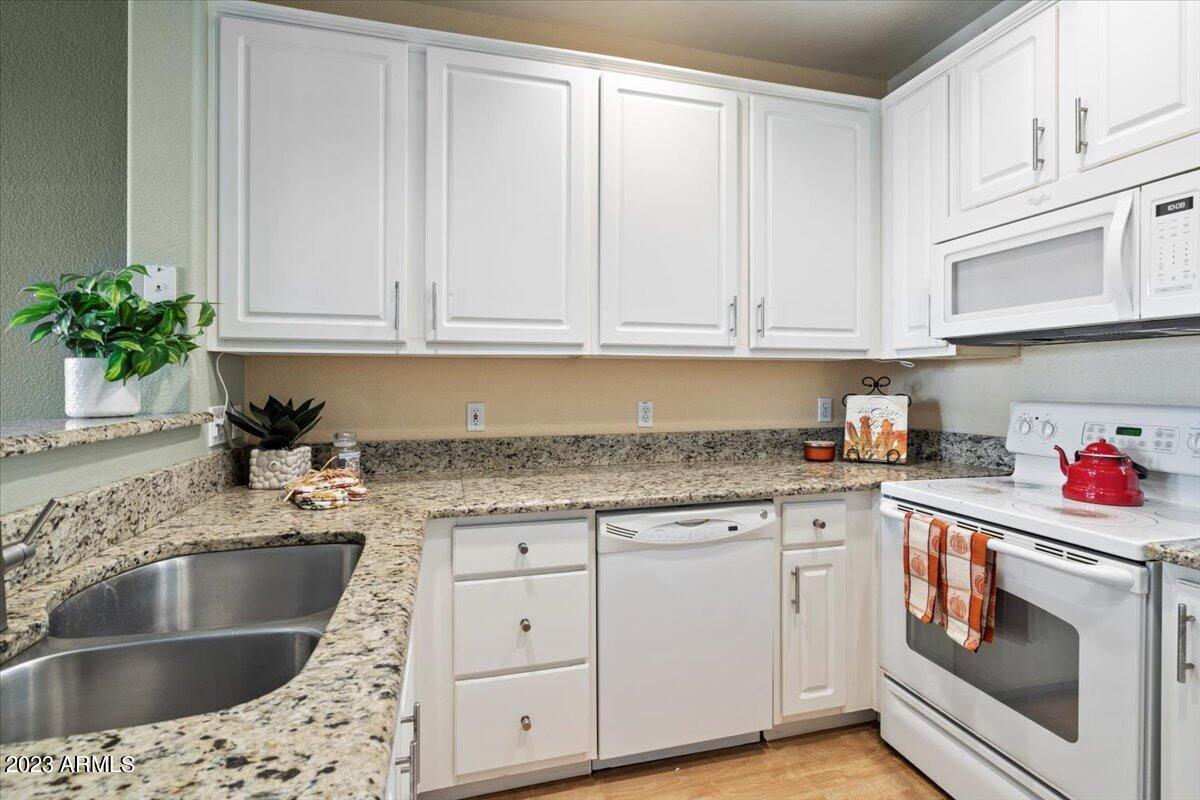 4465 E Paradise Village Pkwy. #1215, Phoenix, AZ 85032