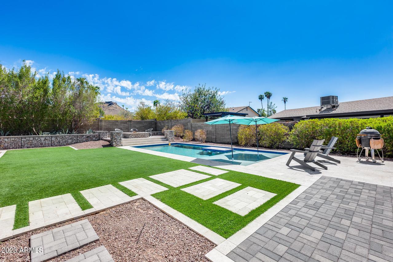 811 E Coral Gables Dr., Phoenix, AZ 85022