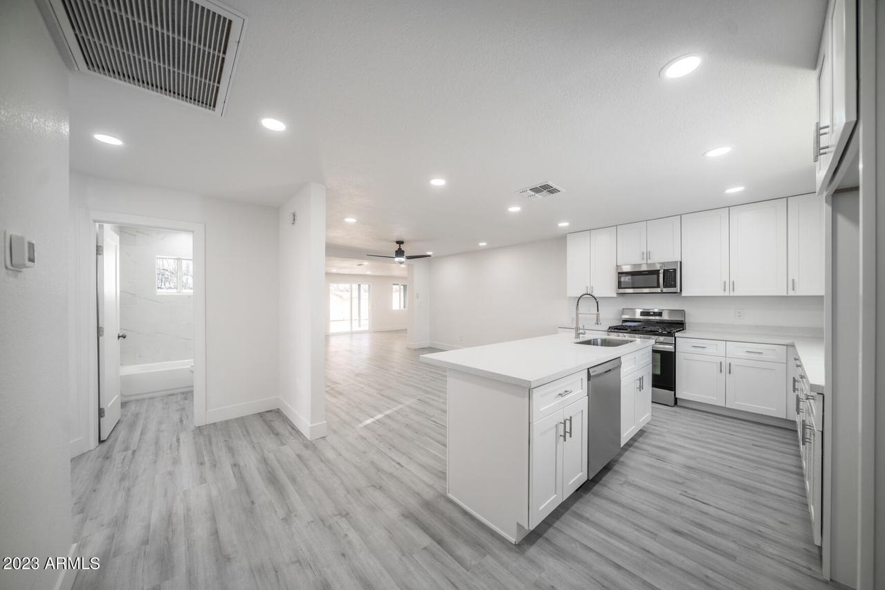 120 W Hu Esta Dr., Tempe, AZ 85282
