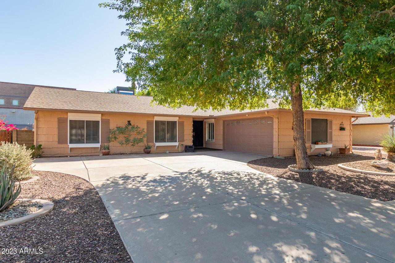 11035 S Iroquois Dr., Phoenix, AZ 85044