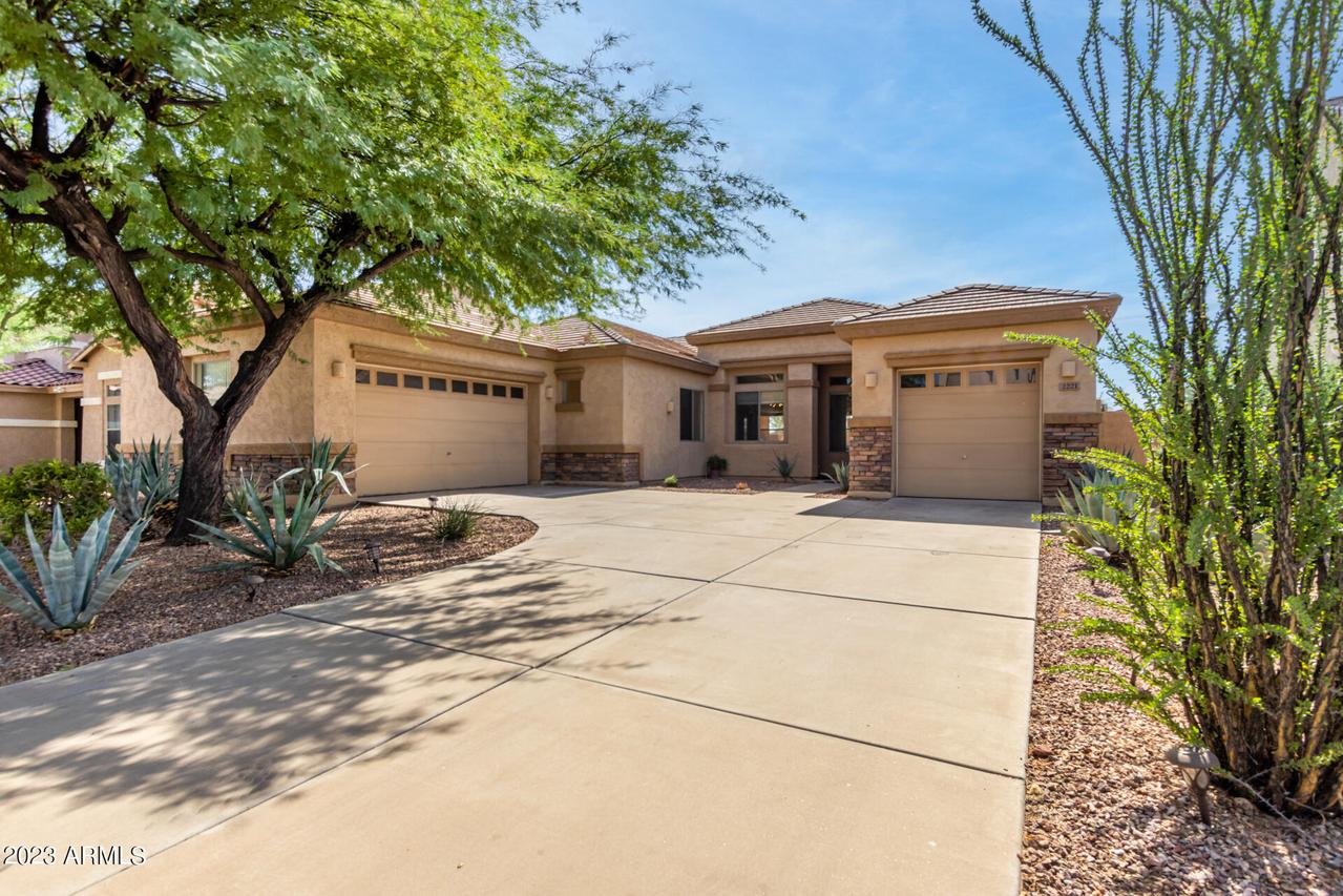 2221 W Apache Rain Rd., Phoenix, AZ 85085