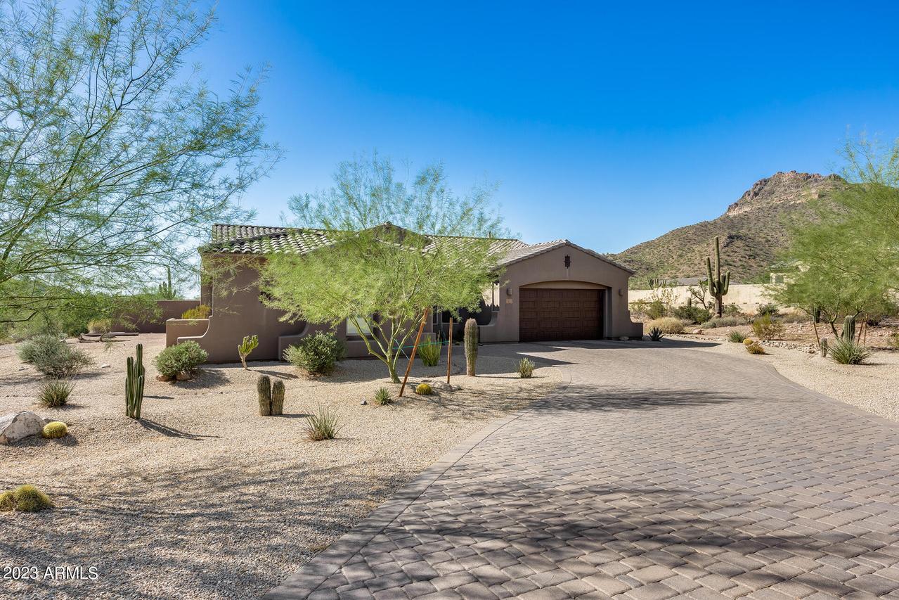 2552 N Calderon Cir., Mesa, AZ 85207