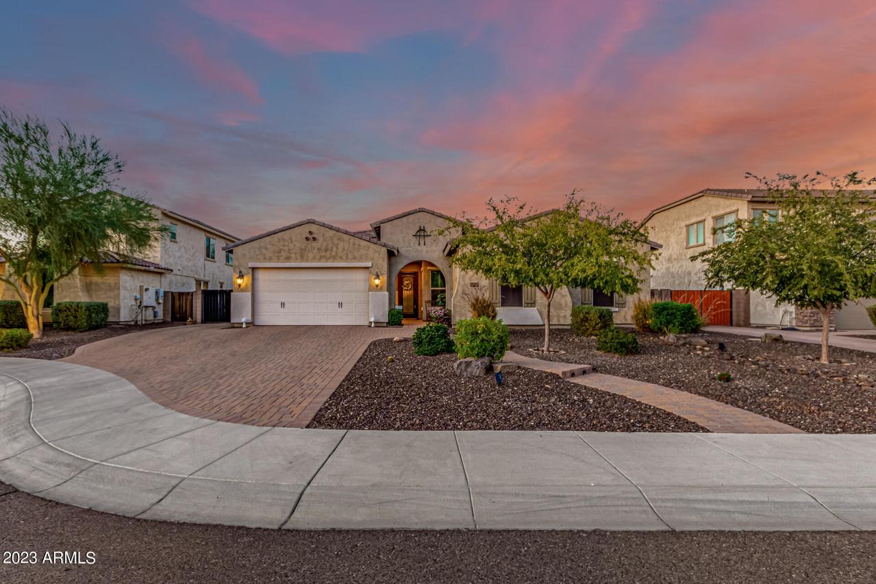 9454 W Louise Dr., Peoria, AZ 85383