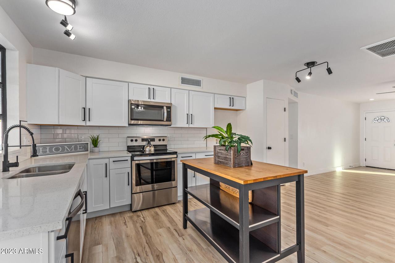 7932 W Becker Ln., Peoria, AZ 85345