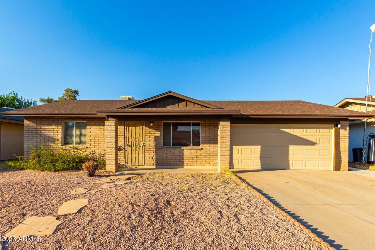 2946 W Villa Maria Dr., Phoenix, AZ 85053