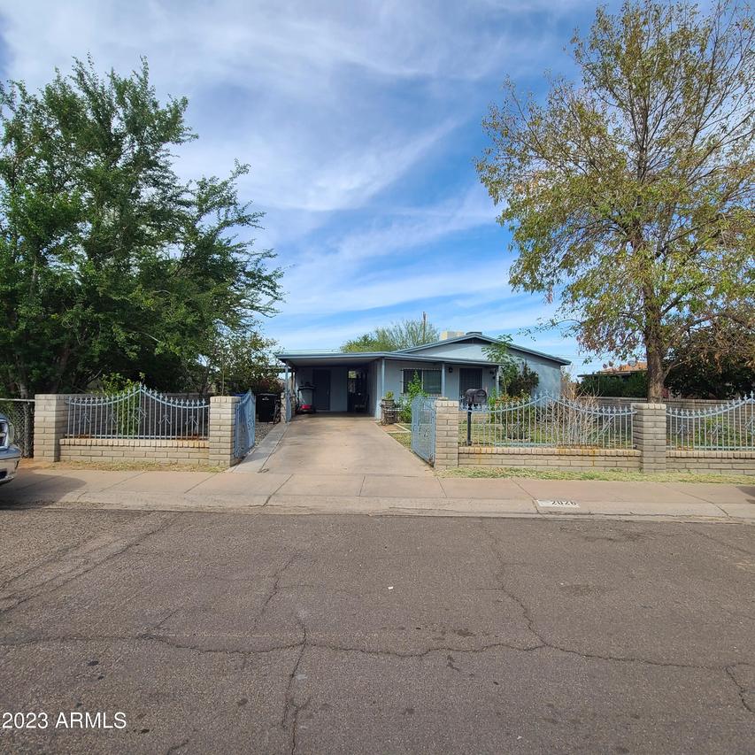 2026 E Alta Vista Rd., Phoenix, AZ 85042