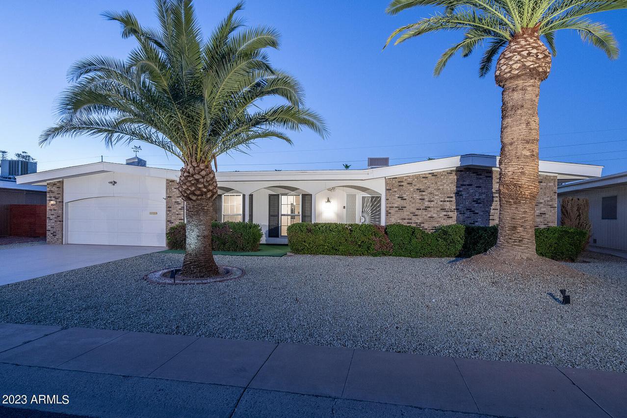 16833 N Meadow Park Dr., Sun City, AZ 85351