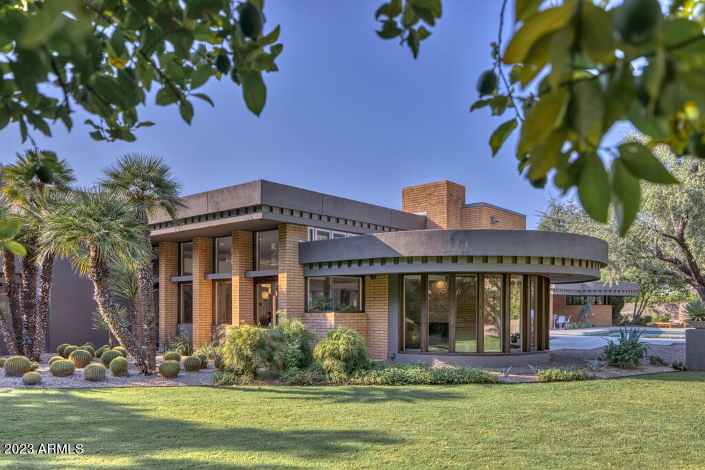 54 Biltmore Estates Dr., Phoenix, AZ 85016