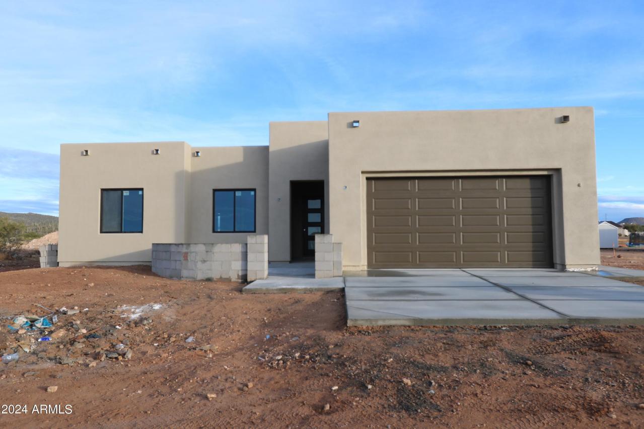 4164 W Devil Springs Rd., New River, AZ 85087