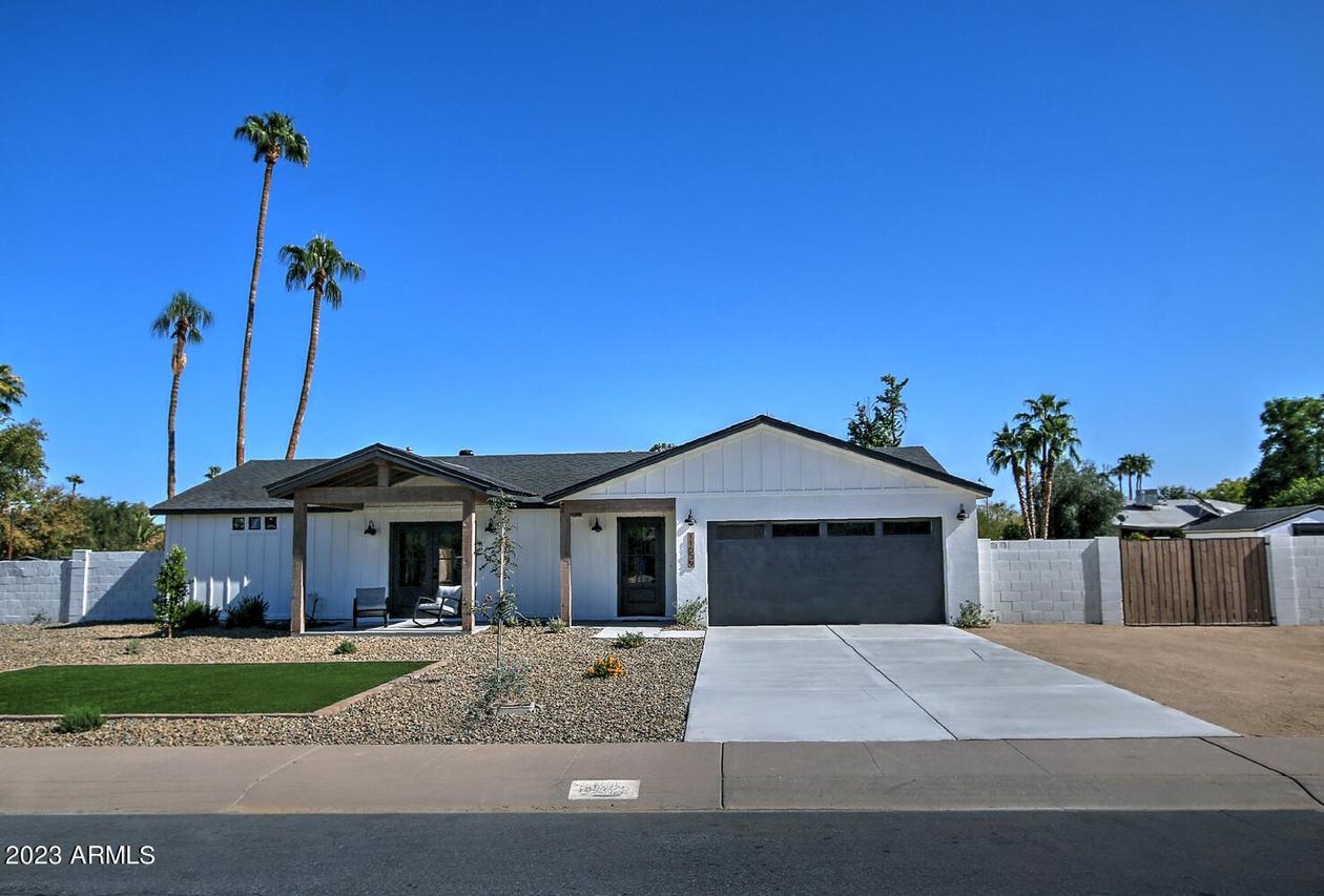 11039 N 42nd St., Phoenix, AZ 85028