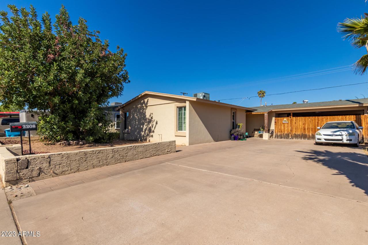 2208 W Hartford Ave., Phoenix, AZ 85023