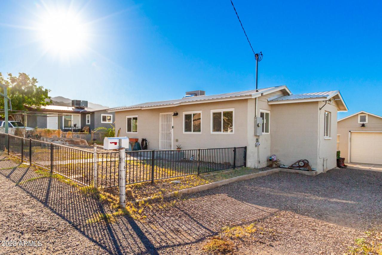 833 W Spray St., Superior, AZ 85173