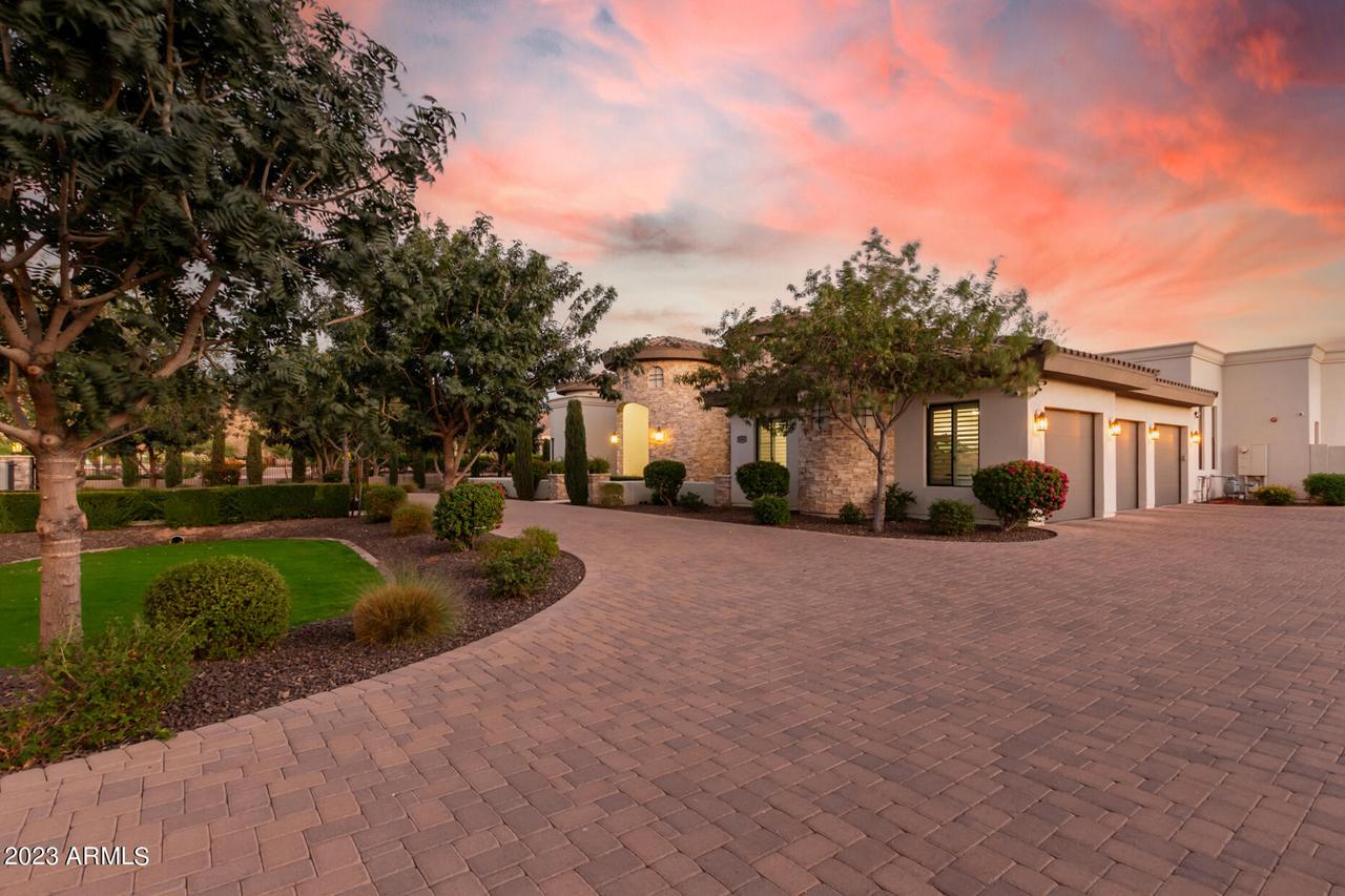 6583 W Parkside Ln., Glendale, AZ 85310