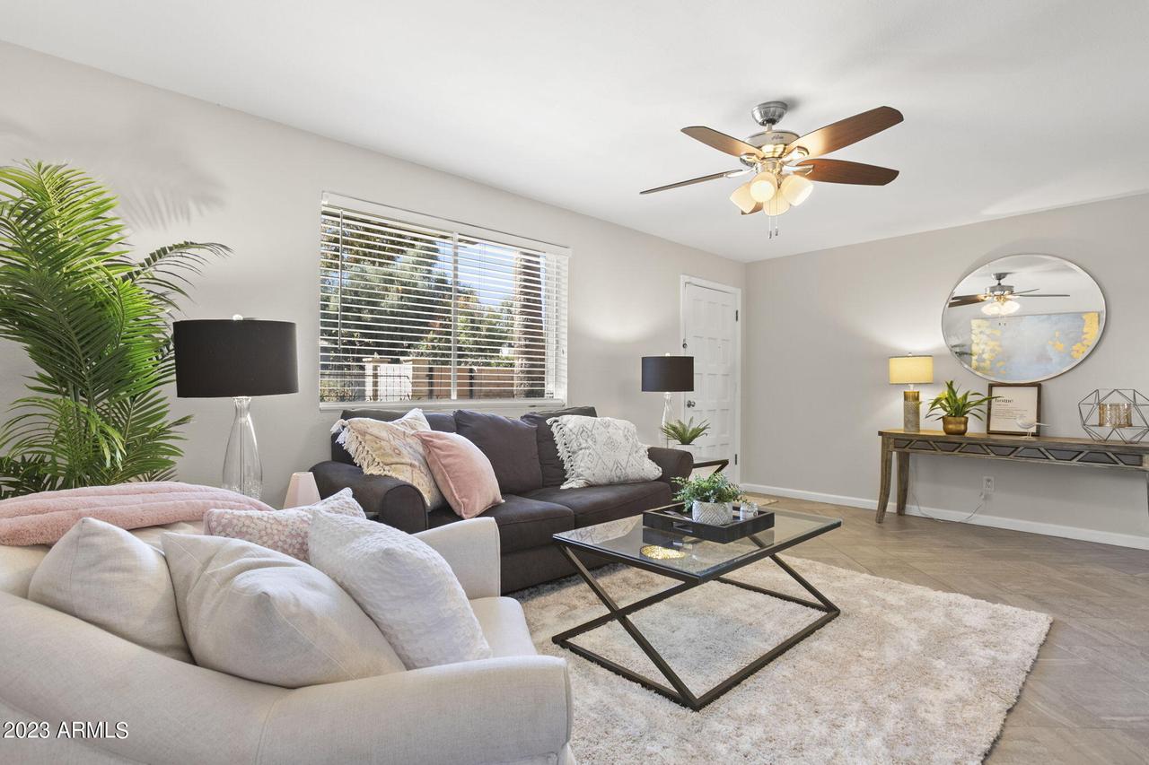 8135 N Central Ave. #11, Phoenix, AZ 85020