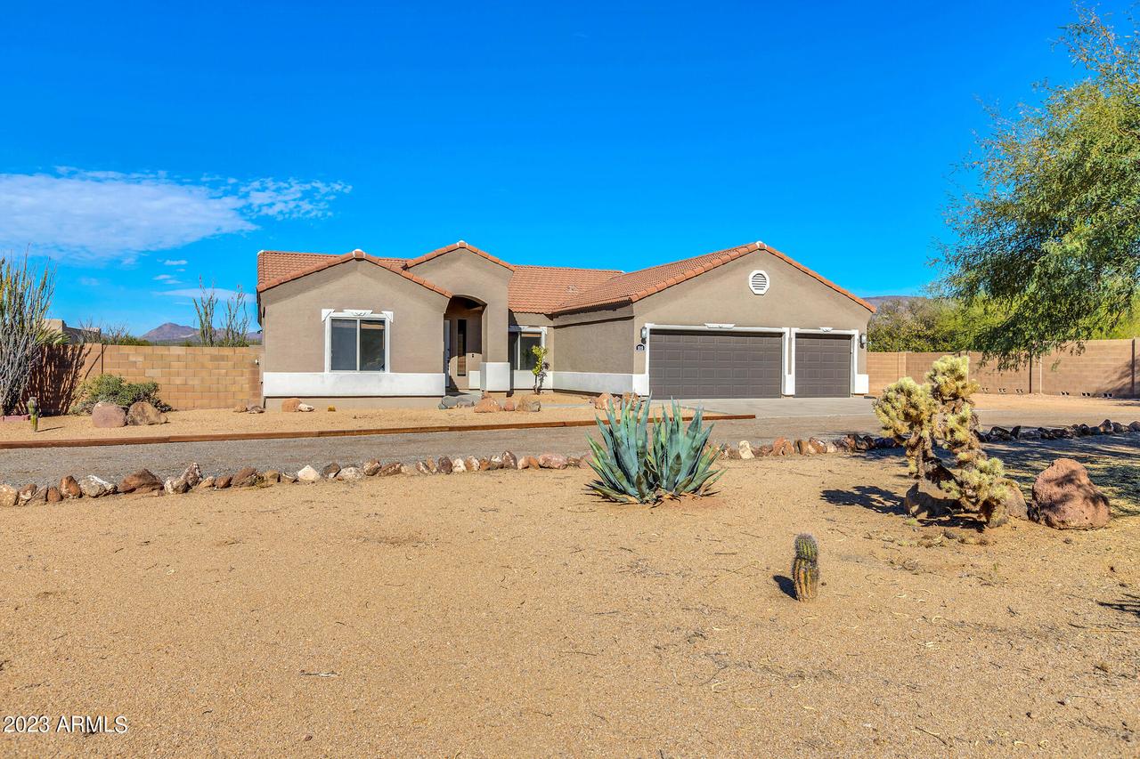 1018 E Circle Mountain Rd., New River, AZ 85087