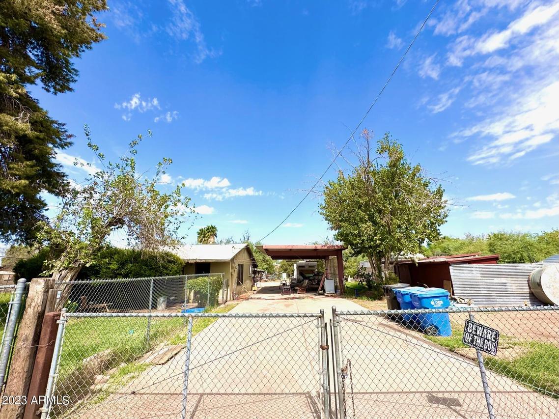 950 W Tamarisk St., Phoenix, AZ 85041