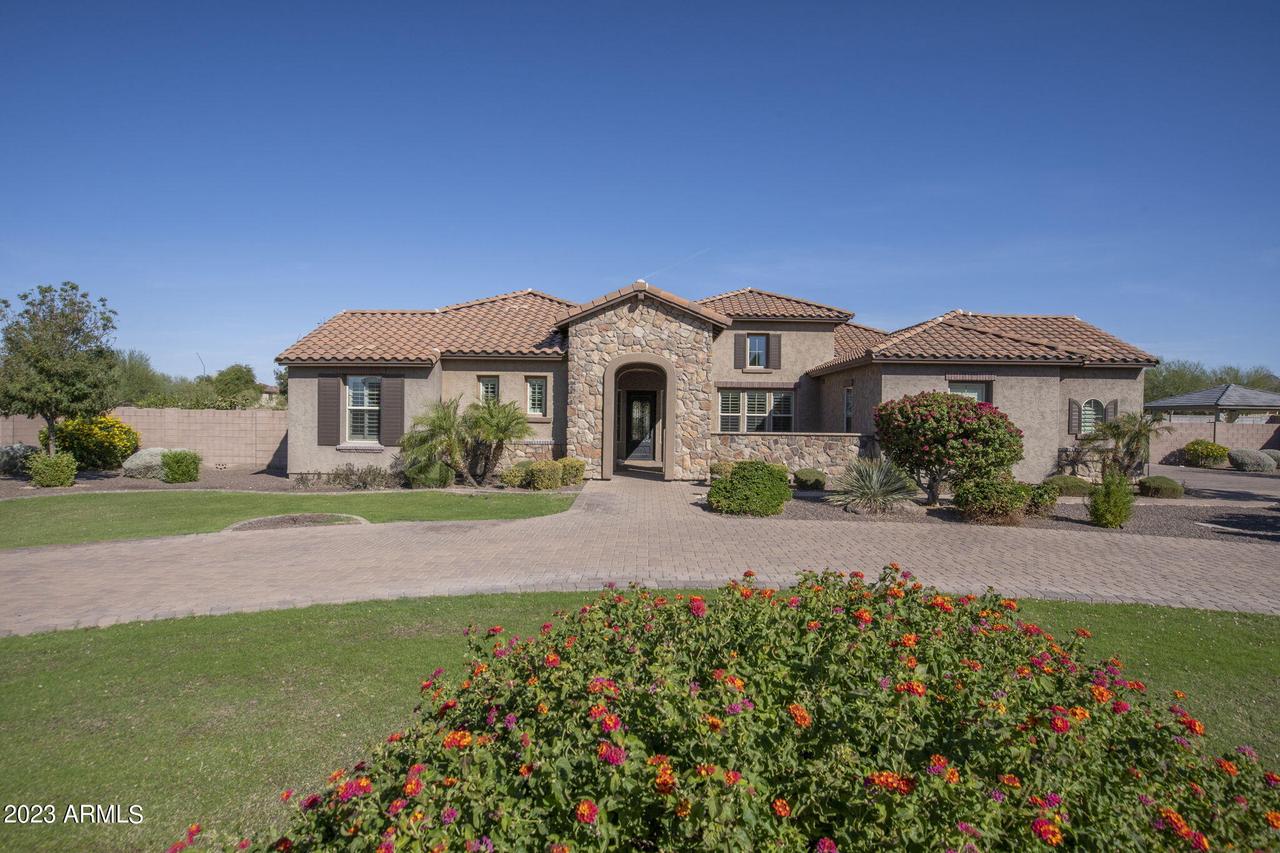 7316 W Fallen Leaf Ln., Peoria, AZ 85383