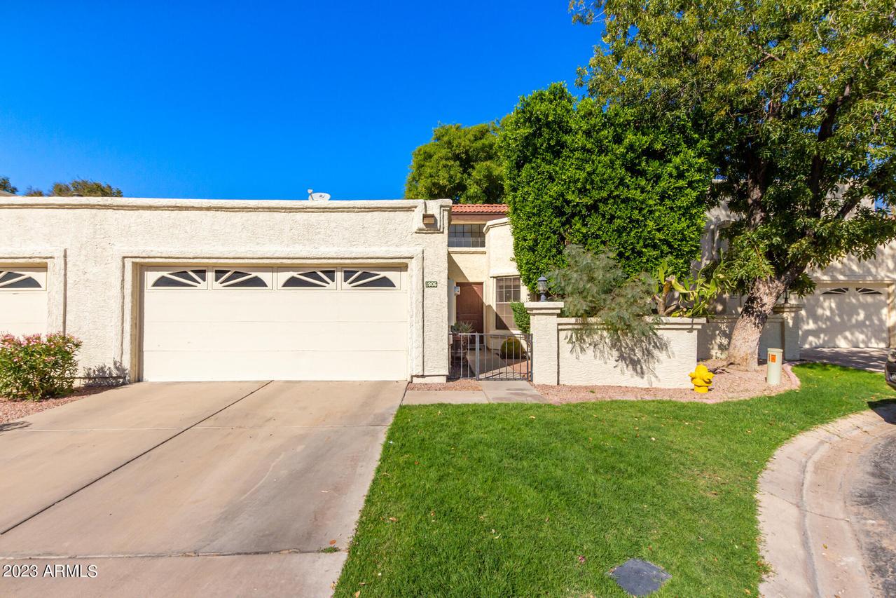 1906 E Vinedo Ln., Tempe, AZ 85284