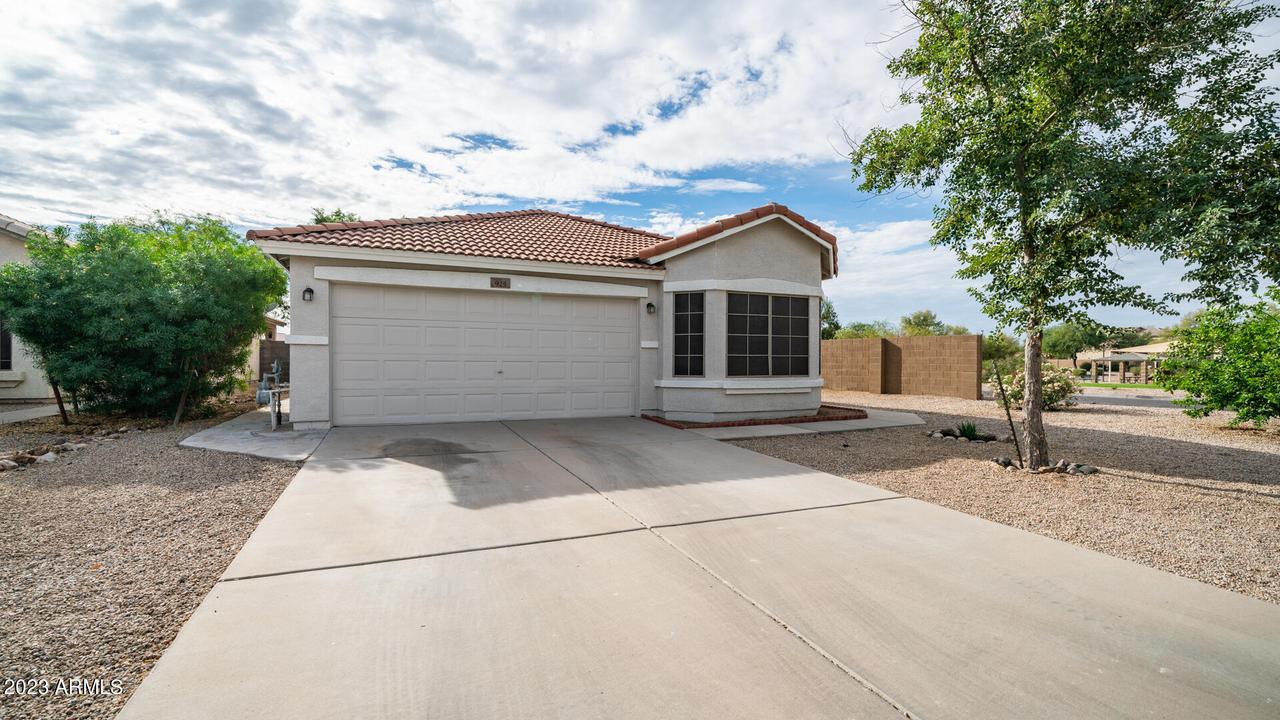 925 E Nardini St., San Tan Valley, AZ 85140