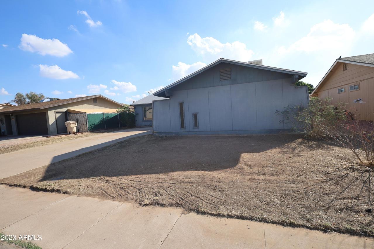 6211 W Tierra Buena Ln., Glendale, AZ 85306