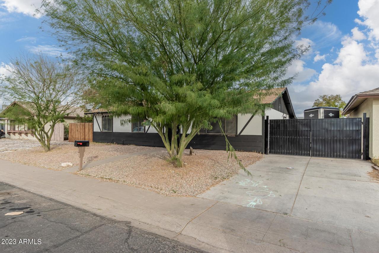 5334 W Mauna Loa Ln., Glendale, AZ 85306