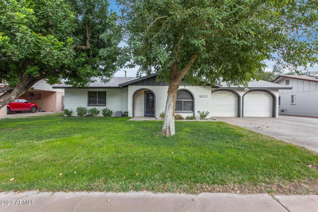 8049 N 55th Dr., Glendale, AZ 85302