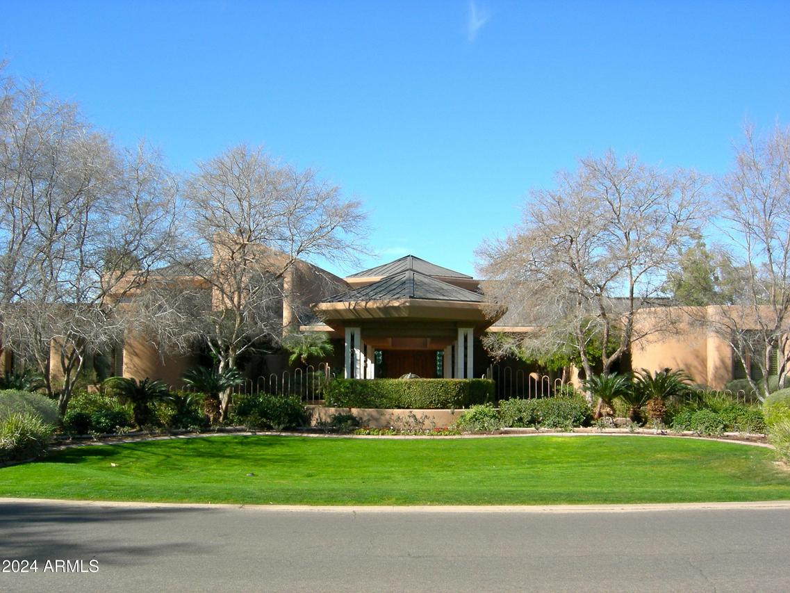 15 Biltmore Estates Dr., Phoenix, AZ 85016
