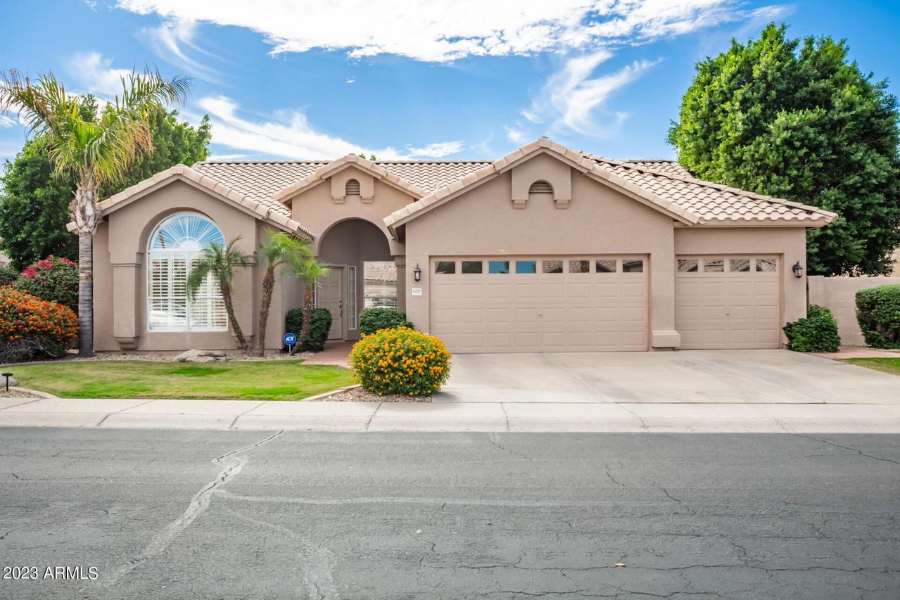 6209 W Rose Garden Ln., Glendale, AZ 85308