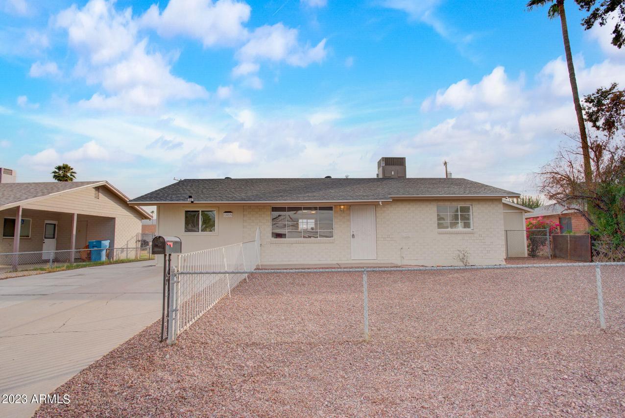1815 E Lynne Ln., Phoenix, AZ 85042
