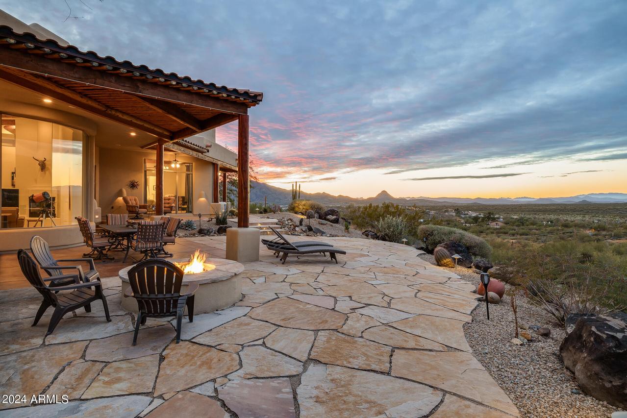45425 N 14th St., New River, AZ 85087