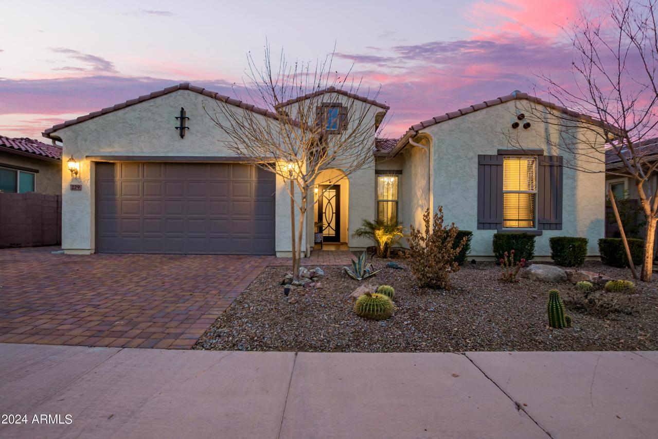 229 E Balao Dr., Phoenix, AZ 85085