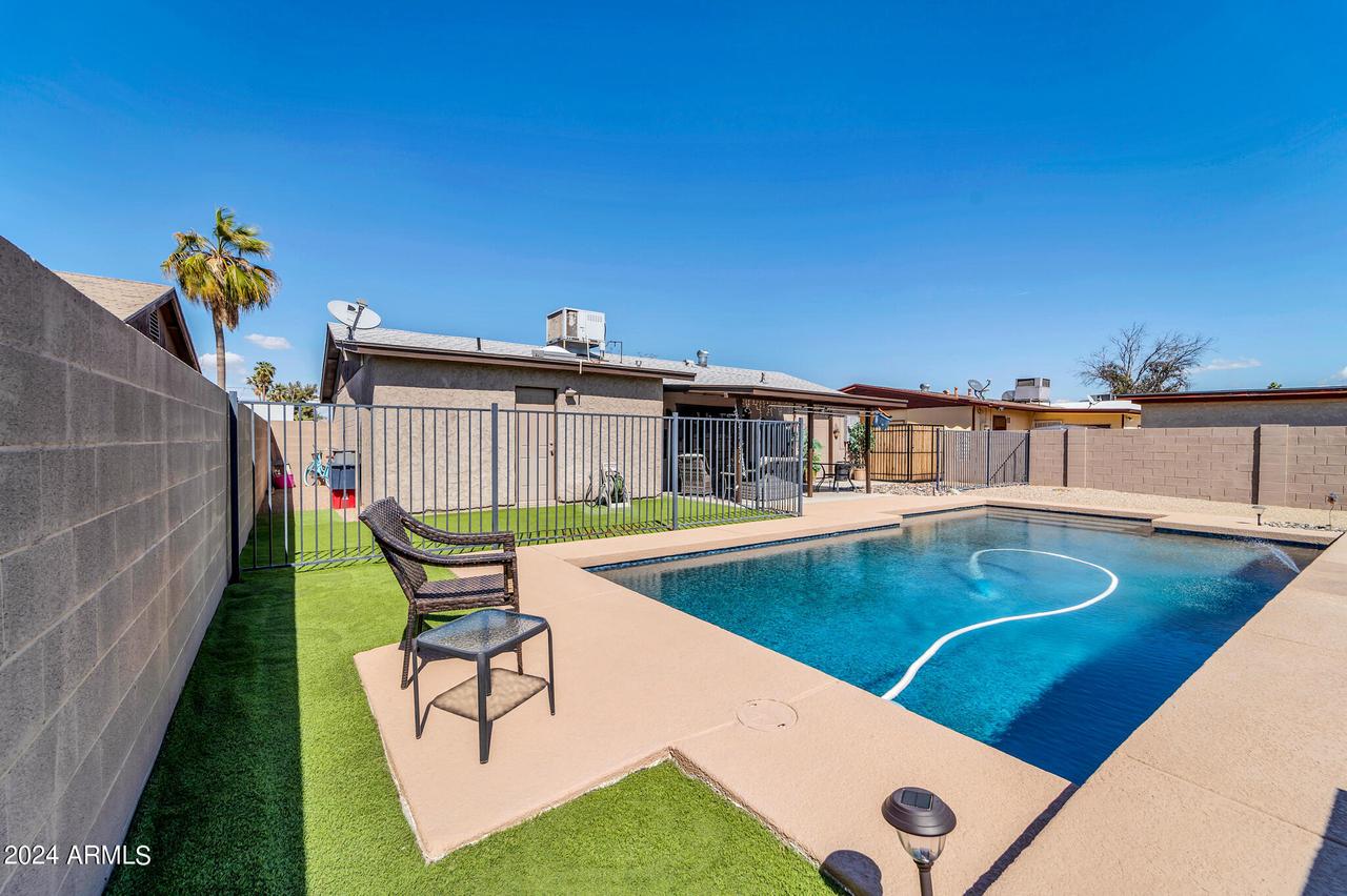 2337 W Hartford Ave., Phoenix, AZ 85023