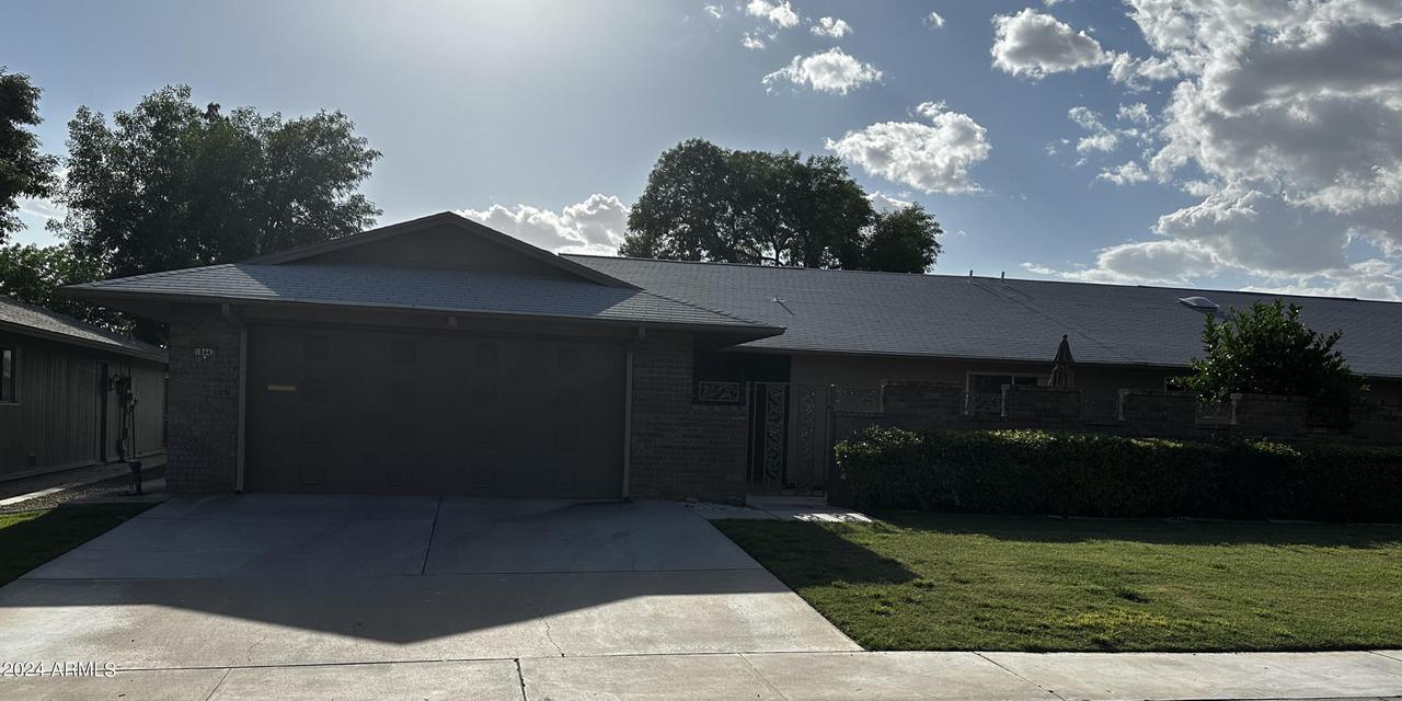 18442 N 104th Ave., Sun City, AZ 85373