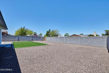 2318 E Laurel Ln., Phoenix, AZ 85028