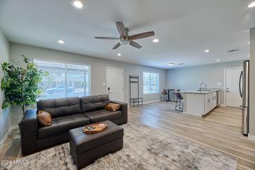 2318 E Laurel Ln., Phoenix, AZ 85028