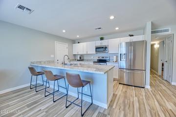 2318 E Laurel Ln., Phoenix, AZ 85028