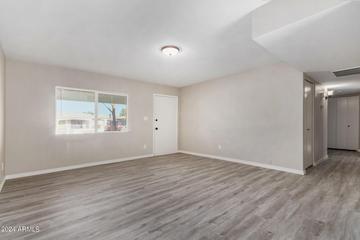 5132 N 68th Dr., Glendale, AZ 85303